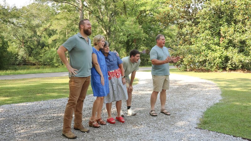 The Walker family reacts to seeing Nan’s house for the first time on reveal day, as seen on Home Town, Season 7. – Bild: 2023, Discovery, Inc. All Rights Reserved.
