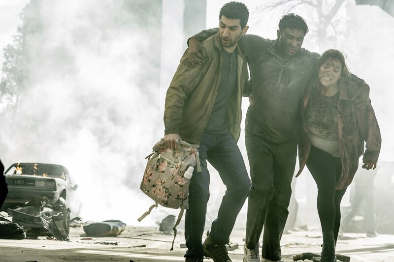 Raffi Barsoumian(left) as Omar Hamza in SEAL Team episode 2, season 7, streaming on Paramount+, 2024. – Bild: Michael Moriatis/​Paramount+