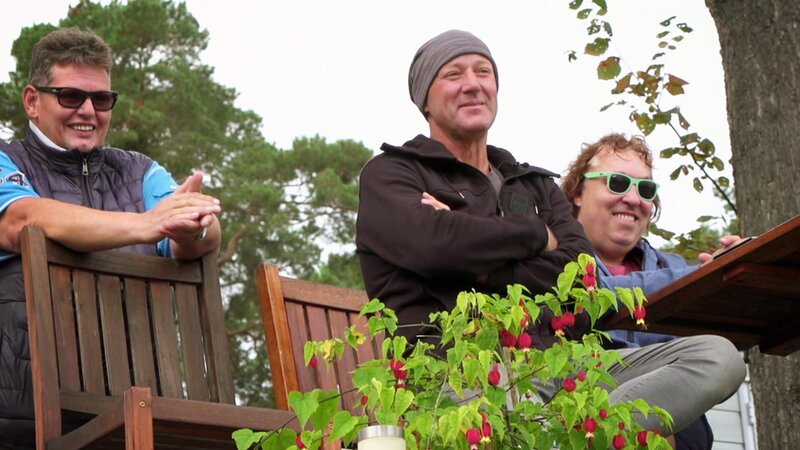 Roger Groß (m.) – Bild: Warner Bros. Discovery