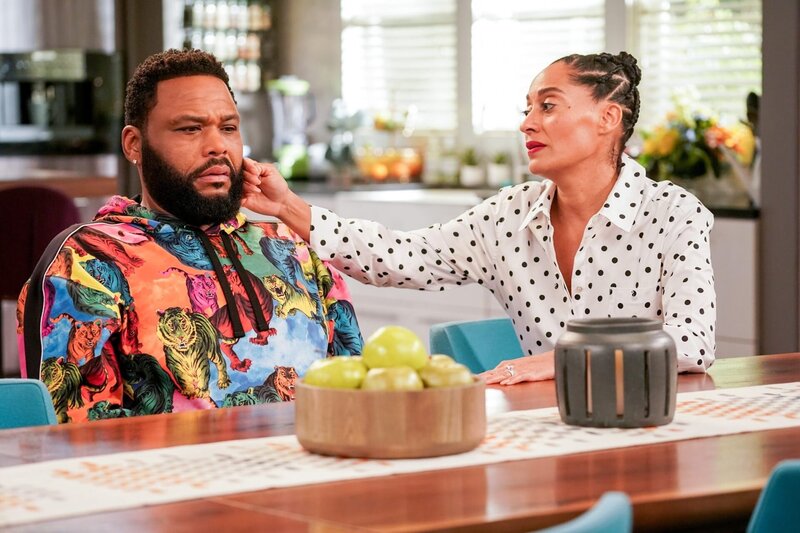 Anthony Anderson (Andre ‚Dre‘ Johnson), Tracee Ellis Ross (Rainbow ‚Bow‘ Johnson). – Bild: ORF/​Disney/​ABC/​Ali Goldstein