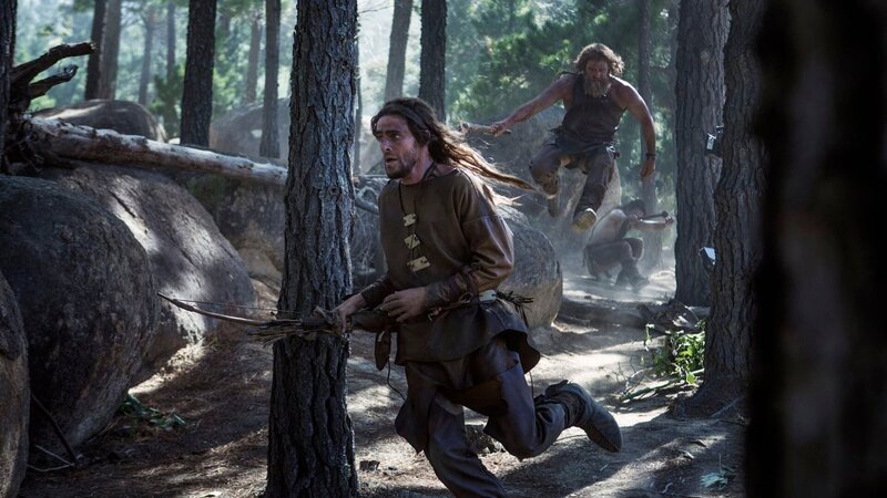 In the early days of humanity, the dominant form of warfare was the ambush. Attackers relied on surprise – and swift, brutal violence. In a matter of minutes, your home and your tribe could be decimated.  Statistically, we are less violent as a species than any time in our history …yet we seem to be in a constant state of war. Is this a disastrous flaw in humanity, or do humans need war to evolve? From primitive massacres to modern day superpowers, this is the story of how we have waged war and won peace, and how those battles continue to push us into the future. This is Origins. (photo credit:  National Geographic) – Bild: National Geographic