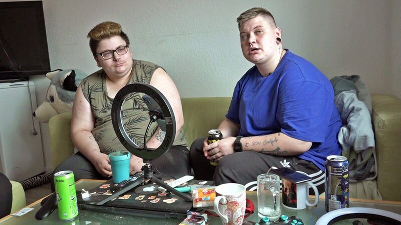 Jack (li.) und Damian sind beide Transmänner, die mitten in ihrer Verwandlung stecken. – Bild: RTLZWEI