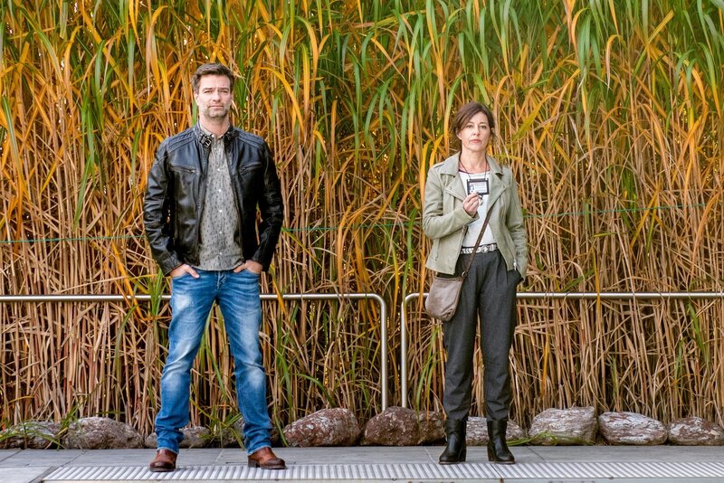 Jakob Seeböck (Lukas Roither), Julia Cencig (Nina Pokorny). – Bild: ORF 1