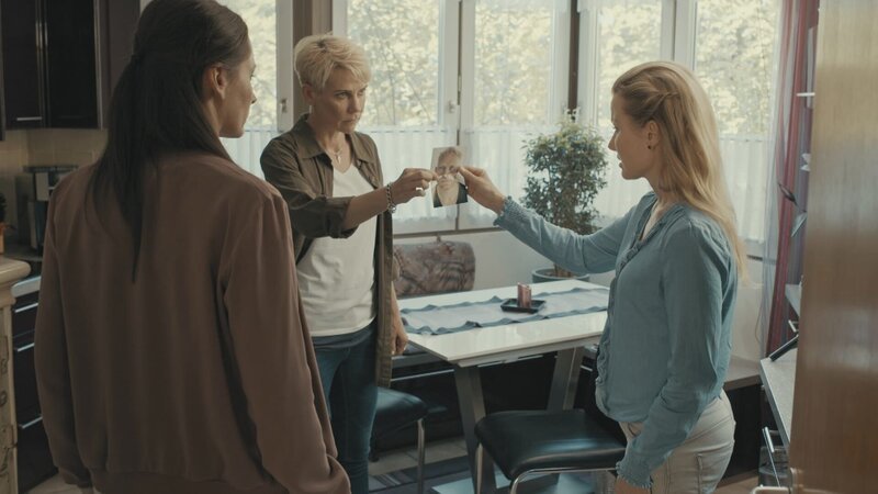 Daniela Stamm (l.); Alexandra Rietz (Mitte) – Bild: SAT.1 Eigenproduktionsbild frei