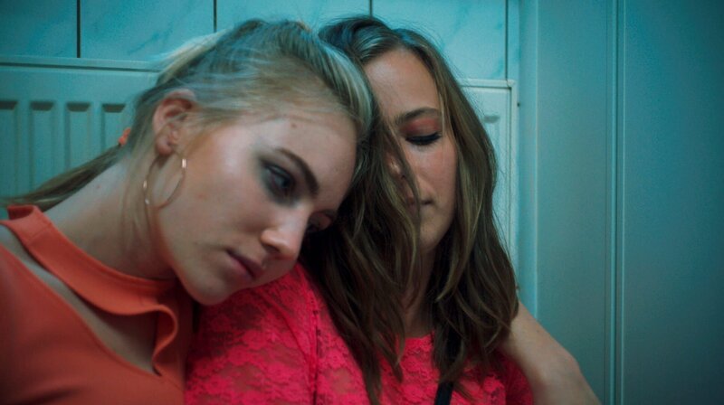 Niemand ist bei den Kälbern – Bild: WDR/​Weydemann Bros. GmbH/​Max Preiss