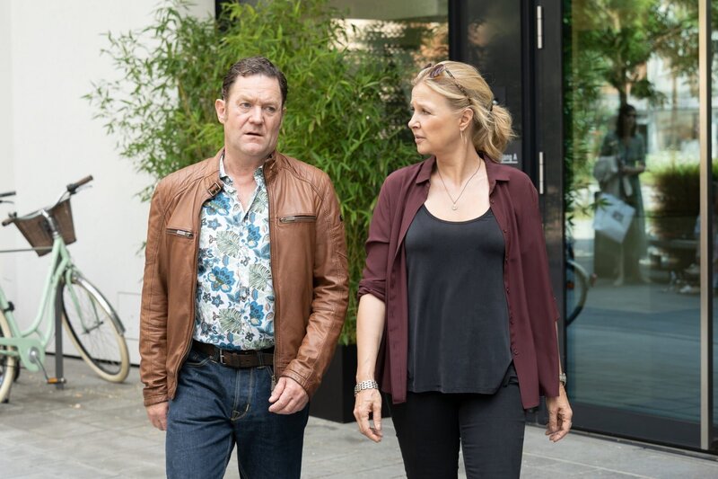 Paul Böhmer (Jürgen Tonkel) und Vera Lanz (Katharina Böhm) wollen den Fall lösen – werden sie die Wahrheit herausfinden? – Bild: ORF/​ZDF/​Michael Marhoffer