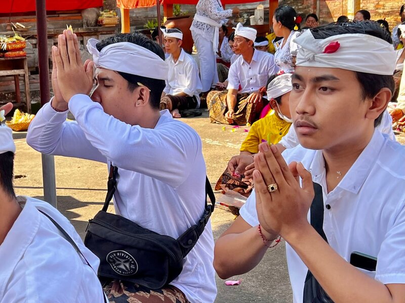 Im Tempel erbittet man den Beistand der Götter. Besonders jetzt zu Galungan. – Bild: Martin Schacht