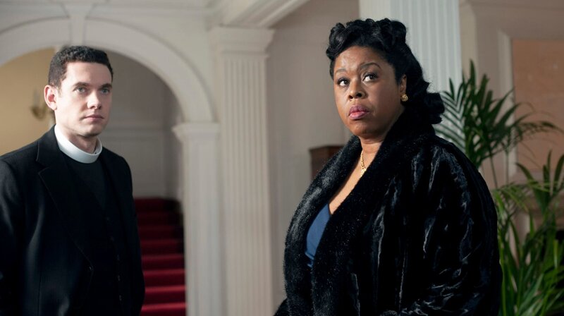 Will Davenport (l., Tom Brittney) und Rita Daltrey (r., Michelle Greenidge). – Bild: WDR/​Kudos/​ITV/​Masterpiece