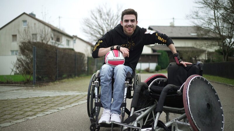 Moritz Brückner spielt in der Rollstuhlrugby-Nationalmannschaft und ist Speaker zum Thema Inklusion. – Bild: Felix Raitz von Frentz /​ ZDF