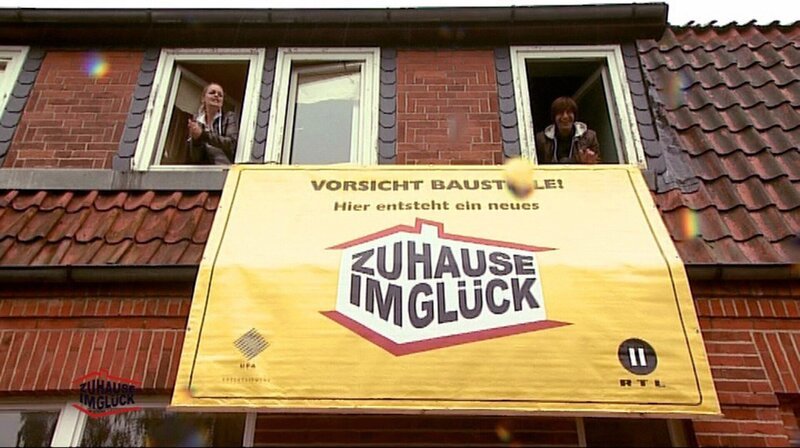 Wieder entsteht ein neues ‚Zuhause im Glück‘. – Bild: RTL II