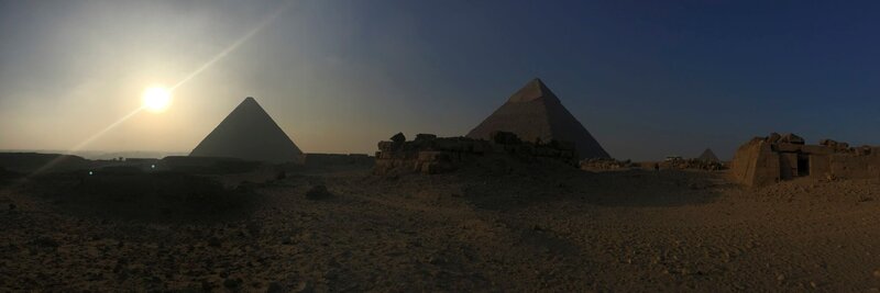 Die Pyramiden von Gizeh sind das einzige der sieben antiken Weltwunder, das heute noch existiert. – Bild: THE HISTORY CHANNEL /​ © Gruppe 5 Filmproduktion GmbH