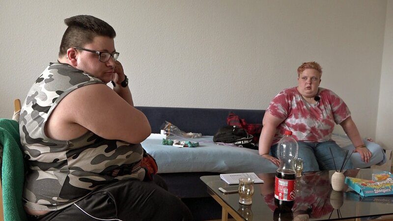 Andere Probleme haben Jack (li.) und Noah: Obwohl sie sich eigentlich wieder versöhnt hatten, sind die Ex-Ehepartner nun erneut getrennt. Die beiden haben endgültig beschlossen, sich scheiden zu lassen und auch räumlich getrennt zu leben. – Bild: RTLZWEI