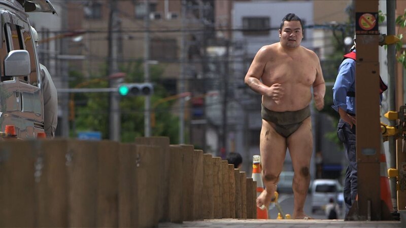 Entrainement d’’un sumo. – Bild: Bonne Pioche