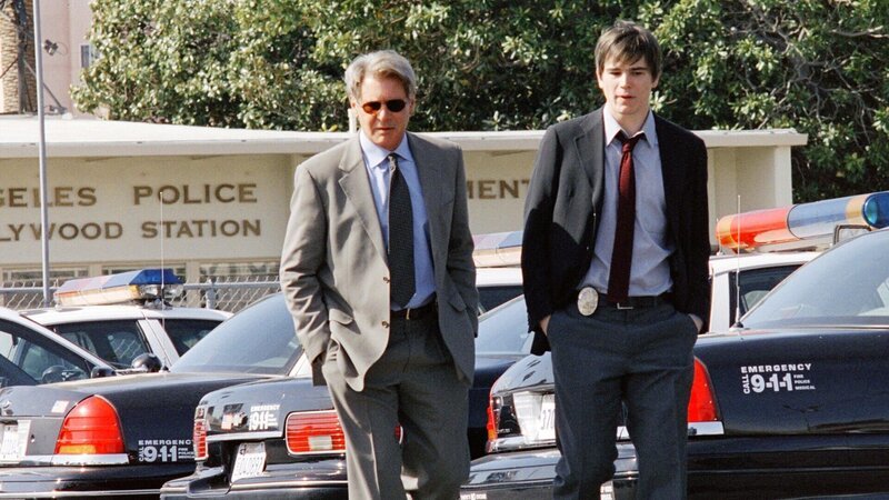 Die Hollywood Cops Joe Gavilan (Harrison Ford, li.) und K.C. Calden (Josh Hartnett, re.) werden beauftragt, einen Mord an einem Rapper-Quartett aufzuklären. Das ungleiche Ermittler-Duo hat jedoch mit persönlichen Befindlichkeiten zu kämpfen, die ihre Arbeit und ihr Privatleben belasten … – Bild: RTL II Die Hollywood Cops Joe Gavilan (Harrison Ford, li.) und K.C. Calden (Josh Hartnett, re.) werden beauftragt, einen Mord an einem Rapper-Quartett aufzuklären. Das ungleiche Ermittler-Duo hat jedoch mit persönlichen Befindlichkeiten zu kämpfen, die ihre Arbeit und ihr Privatleben belasten … – Bild: RTL II