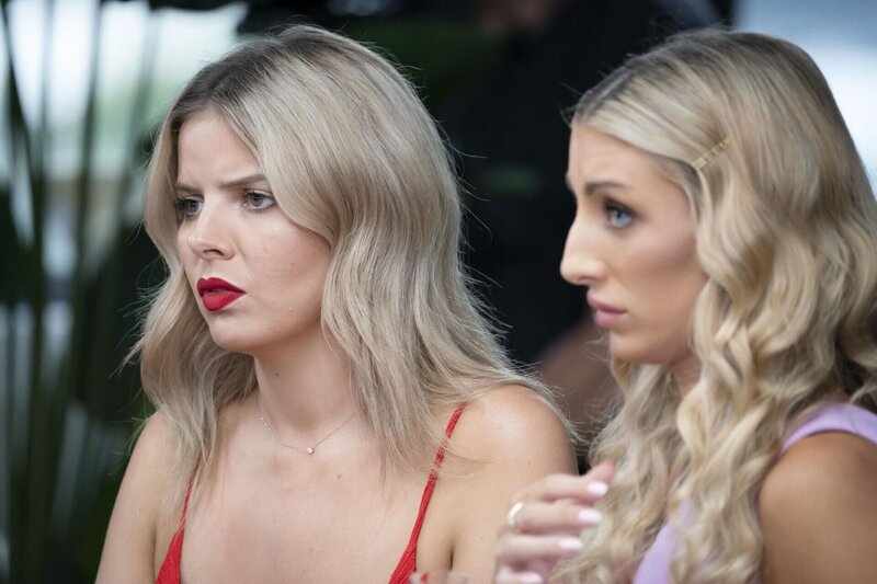 Olivia (l.); Tamara (r.) – Bild: Endemol Shine Australia /​ Nine Network Australia