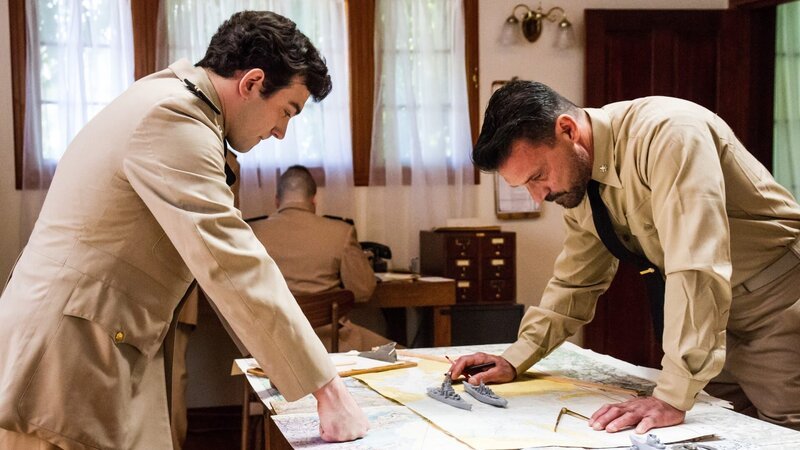 Cmdr. Race Ingram (Frank Grillo, re.) und Capt. Ron Haskel (Edgar Damatian) – Bild: RTL Zwei