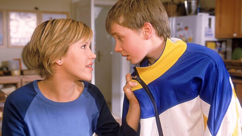 Alex (Wolke Hegenbarth, li.) legt sich mal wieder mit ihrem Bruder Sebastian (Frederik Hunschede) an … – Bild: MG RTL D