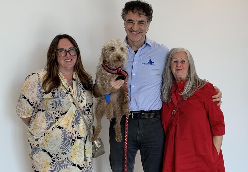 Noel Fitzpatrick (M.) – Bild: Blast! Films MMXXII