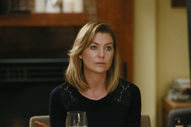 Die Dinnerparty von Meredith (Ellen Pompeo), Amelia und Maggie läuft aus dem Ruder, als Callies neue Freundin durch die Tür tritt … – Bild: ABC Studios