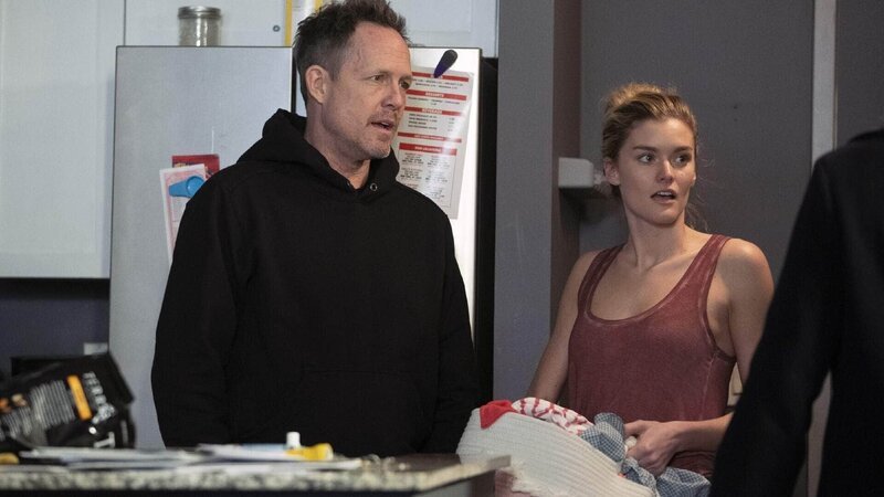 Brian Cassidy (Dean Winters) und Madison (Virginia Preston) – Bild: RTL