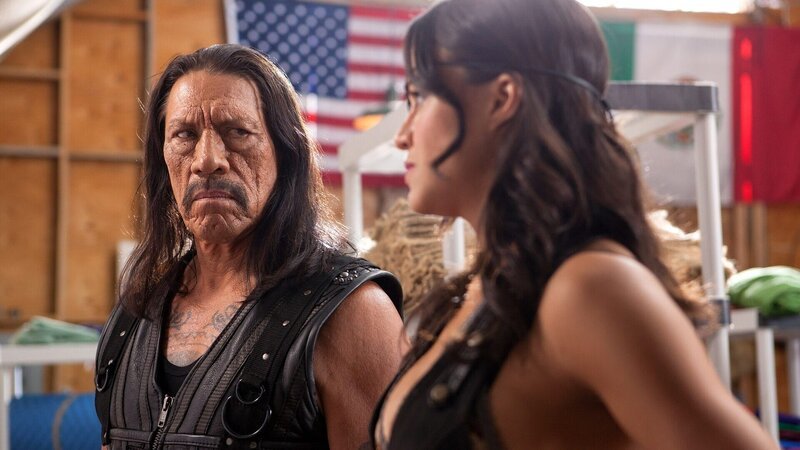 Machete (Danny Trejo) mit Luz (Michelle Rodriguez) – Bild: RTL II Machete (Danny Trejo) mit Luz (Michelle Rodriguez) – Bild: RTL II