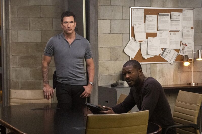 Remy Scott (Dylan McDermott, l.); Ray Cannon (Edwin Hodge, r.) – Bild: CBS Broadcasting, Inc. /​ Mark Schafer
