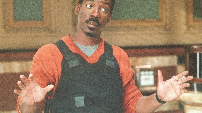 Roper (Eddie Murphy) ist im Police Departement von San Francisco der Top-Spezialist für ganz heikle Sachen: Er verhandelt bei bewaffneten Geiselnahmen mit den Entführern. – Bild: Nitro Roper (Eddie Murphy) ist im Police Departement von San Francisco der Top-Spezialist für ganz heikle Sachen: Er verhandelt bei bewaffneten Geiselnahmen mit den Entführern. – Bild: Nitro