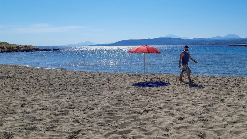 7,5 Trillionen Sandkörner liegen auf den Stränden der Welt – mehr als wir Sterne im Universum sehen können. Jeder einzelne Strand ist ein Mikrokosmos für sich. – Bild: ORF/​Marco Polo Film AG/​Annette Scheurich