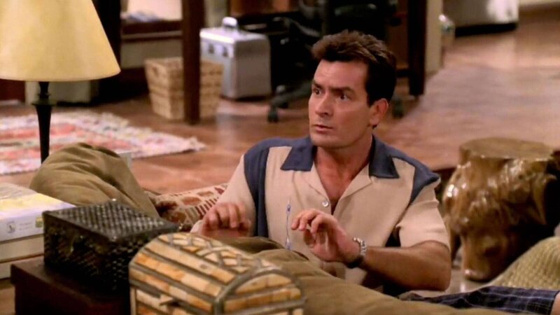 Charlie Harper (Charlie Sheen) – Bild: Warner Brothers Entertainment Inc.