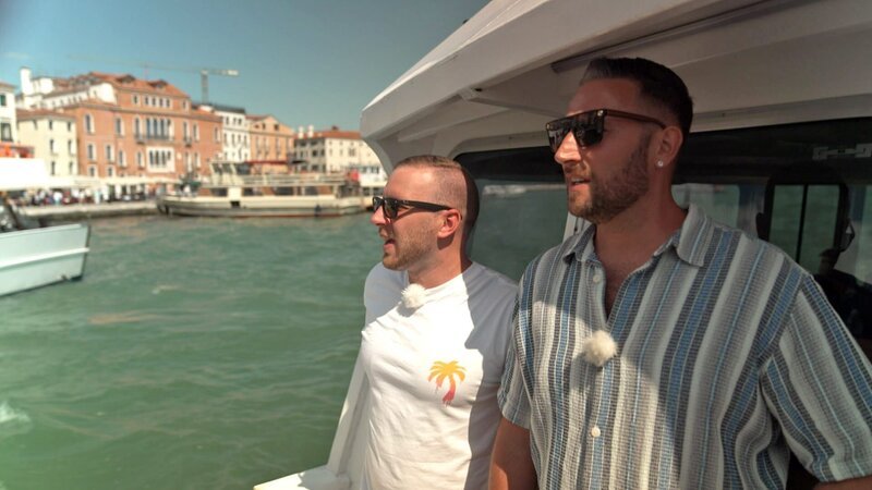 Dennis (li.) und Sascha besuchen heute zum ersten Mal Venedig. – Bild: RTLZWEI