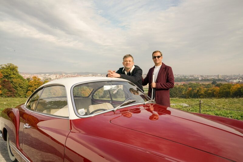 v.li.: Nikolai Falk (Andreas Guenther), Alexander Haller (Philipp Hochmair). – Bild: ORF/​Mona Film/​Petro Domenigg