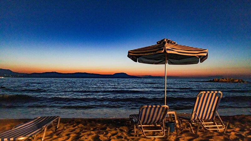 7,5 Trillionen Sandkörner liegen auf den Stränden der Welt – mehr als wir Sterne im Universum sehen können. Jeder einzelne Strand ist ein Mikrokosmos für sich. – Bild: ORF/​Marco Polo Film AG/​Klaus Scheurich