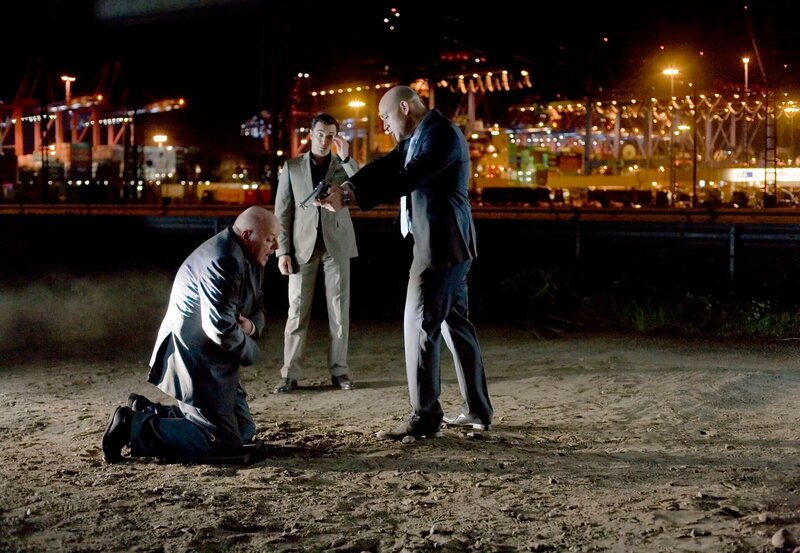 Cenk Batu (Mehmet Kurtulus) bei seiner bevorstehenden Feuerprobe. – Bild: NDR/​Georges Pauly