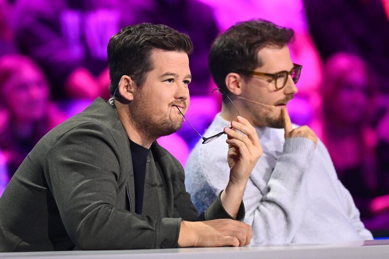 Chris Tall (l.); Dennis Wolter (r.) – Bild: Joyn /​ Willi Weber