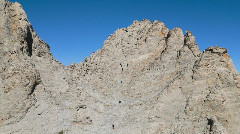 Der höchste Gipfel des Olympus Mountain Climb. – Bild: phoenix/​ZDF/​Meterórica Cine S.L.