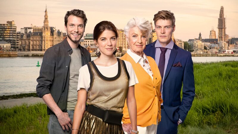 Ein Sommer in Antwerpen Verbringen ein paar gemeinsame Tage im sommerlichen Antwerpen: Dries De Sutter als Mathis van Anderlecht, Maike Johanna Reuter als Carolina Werninger, Nicole Heesters als Magda Oberstedt, Helgi Schmid als Johann Kopsted. – Bild: ZDF