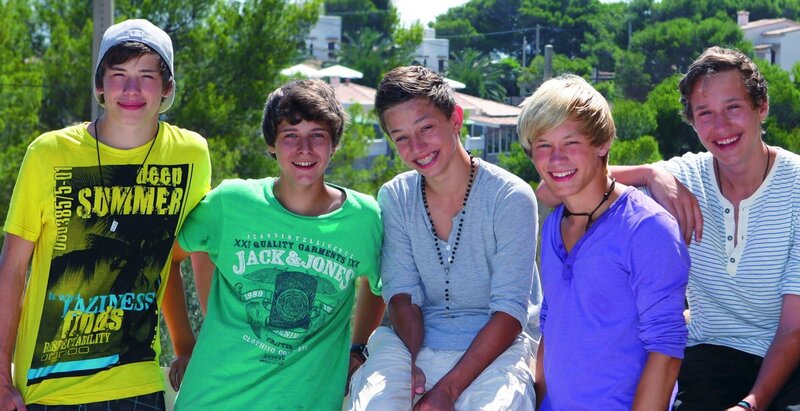 Die Jungs-WG: Danny, Jonas, Charly, Alex und Johannes – Bild: ZDF/​Kai Schulz