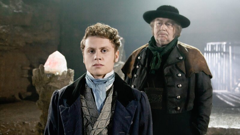 Der Holländer-Michel (Thomas Thieme, r.) macht Peter (Rafael Gareisen, l.) ein perfides Angebot. – Bild: ZDF und Sandra Bergemann