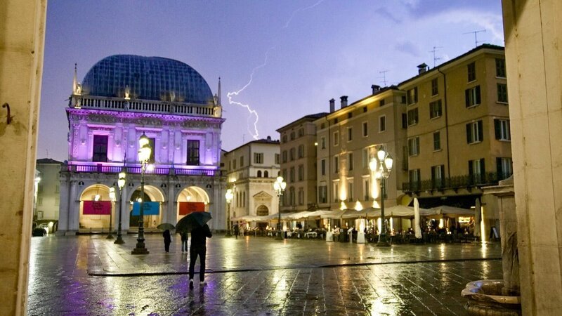 Gewitter über Brescia. – Bild: ORF/​Robert Neumüller