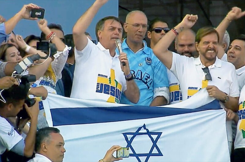 Jair Bolsonaro mit der israelischen Flagge beim „Marsch für Jesus“ in São Paolo, Brasilien – Bild: PBS International