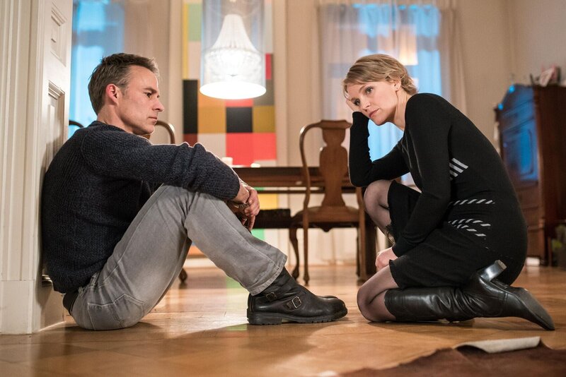 Jan Maybach (Marco Girnth, l.); Leni Maybach (Caroline Scholze, r.) – Bild: ZDF /​ Uwe Frauendorf