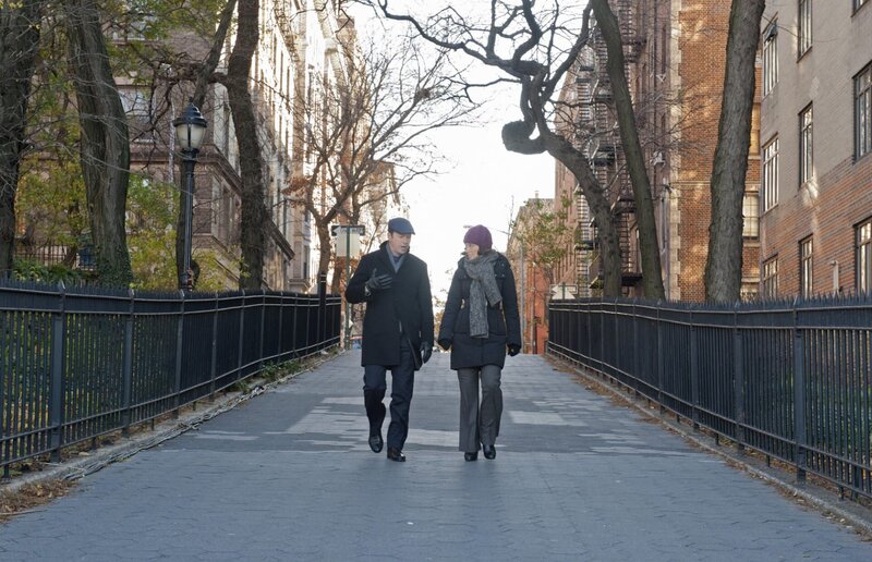 Die gottesfürchtige Sandy hat einen berechtigten Verdacht geäußert. Danny (Donnie Wahlberg, l.) und Jackie (Jennifer Esposito, r.) sind sich nicht sicher, wie sie ihrer Vermutung Halt verleihen sollen … – Bild: CBS Broadcasting Inc.