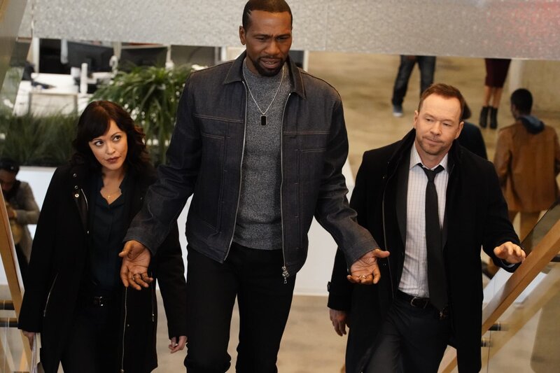 (v.l.n.r.) Maria Baez (Marisa Ramirez); Cameron Gooding (Leon); Danny Reagan (Donnie Wahlberg) – Bild: CBS Broadcasting, Inc.