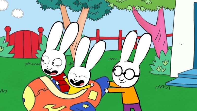 Am Ende des Tages können Simon (l.) und Franz (M.) Ferdinand (r.) doch noch davon überzeugen, sich beim Anschieben des großen Flugzeugs abzuwechseln. – Bild: ZDF