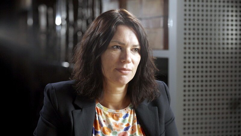  Die Historikerin Janina Böck-Koroschitz beim Interview im NÖ-Landesarchiv. – Bild: ORF/​ORF-Wien