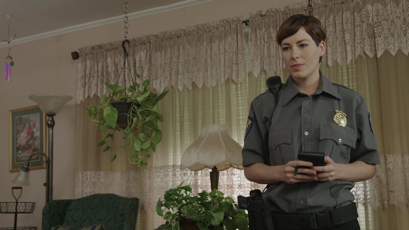 An officer takes notes. – Bild: Investigatin Discovery /​ Discovery Communications