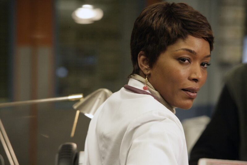 Dr. Banfield (Angela Bassett) muss darüber entscheiden, ob Mark Greenes Tochter Rachel den Praktikumsplatz im County bekommt. Sie hat so ihre Bedenken … – Bild: TLC