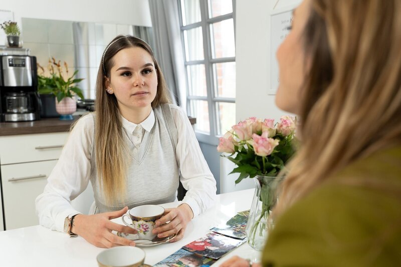 Alissa (21) hat drei Jahre für die Entscheidung gebraucht. Der Gentest zeigt eindeutig: Sie hat die Huntington-Krankheit geerbt. Wie lebt sie mit diesem Wissen? – Bild: ZDF und Manuel Brem