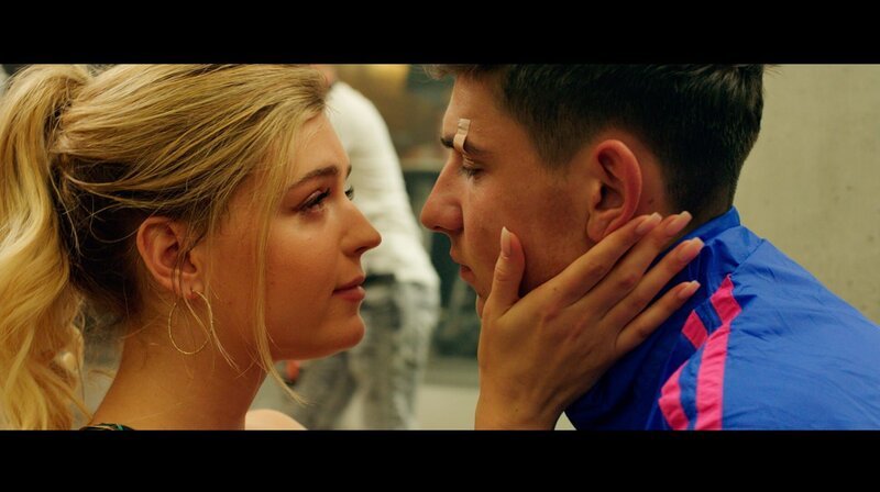 Dijana (Alisa Radaković) hat große Pläne mit Denis (Denis Murić). – Bild: WDR/​Luka Milićević