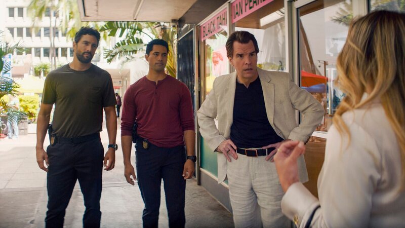 (v.l.n.r.) Jesse Boone (Noah Mills); Kai Holman (Alex Tarrant); Dennis Lang (Michael McGlone) – Bild: CH Media/​2023 CBS Broadcasting Inc. All Rights Reserved.